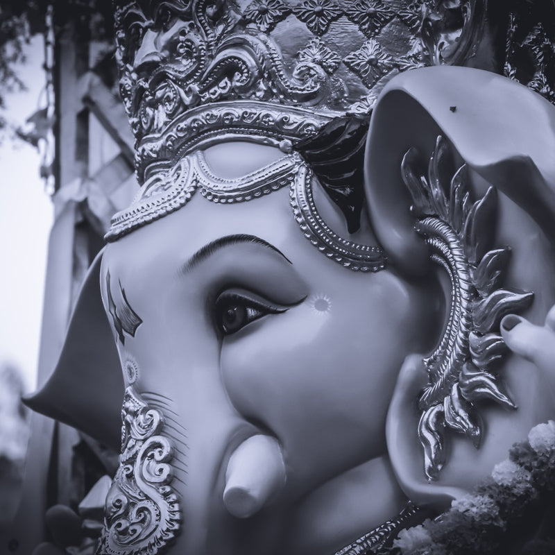 Pujniya Prabhu Aarti - lyrics In English & Hindi