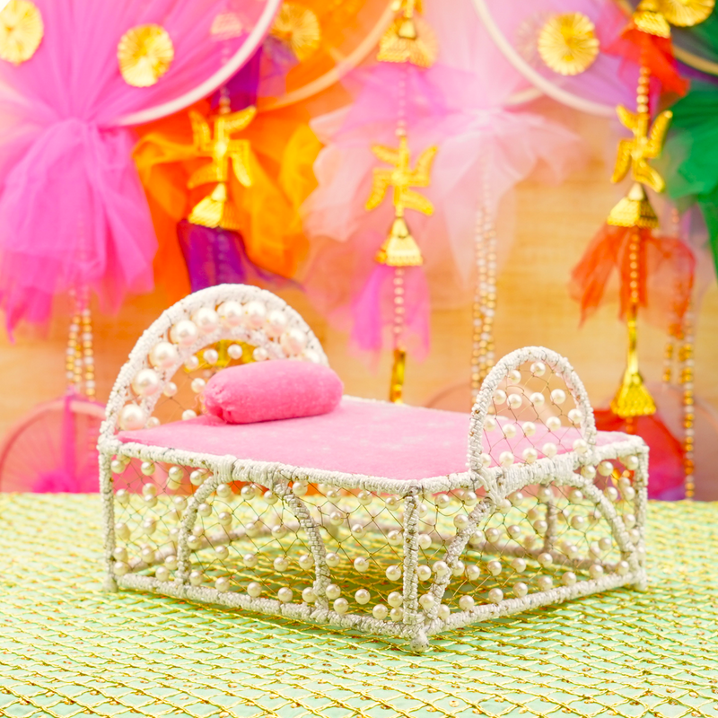Princely Pearl Laddu Gopal Bed 9" | 610g