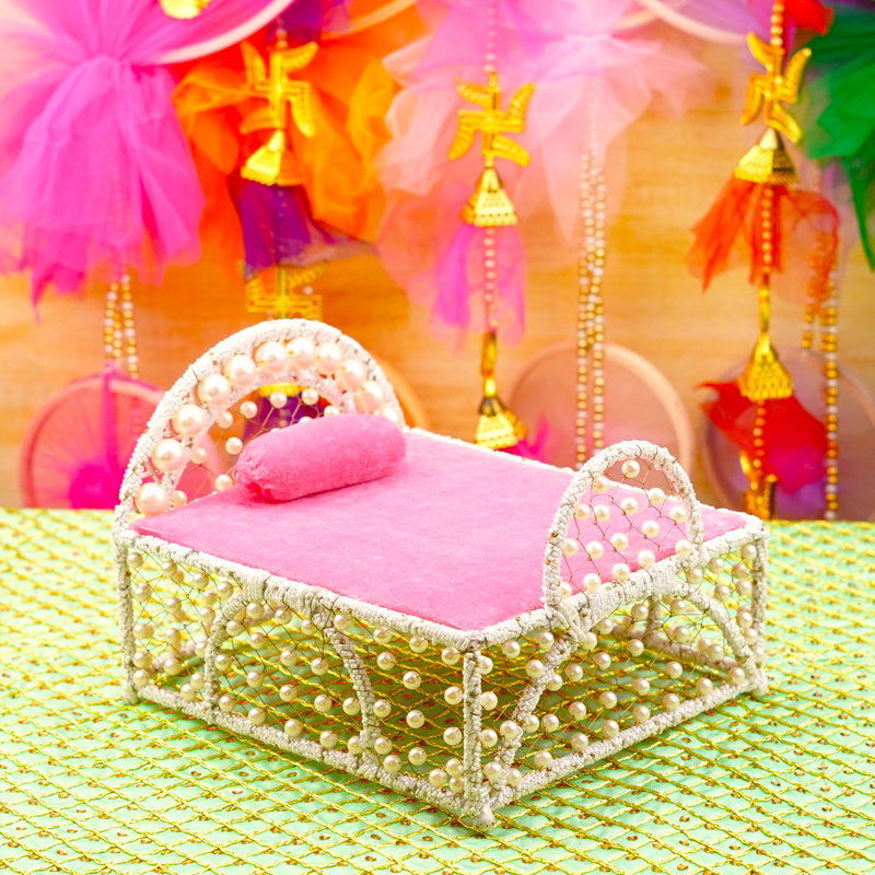Princely Pearl Laddu Gopal Bed 9" | 610g