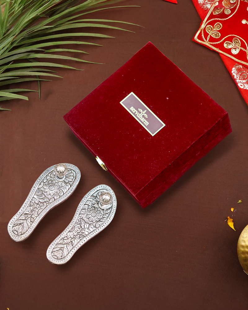 Silver Charan Paduka – Handcrafted Silver Paduka Gift Box for Divine Blessings & Prosperity