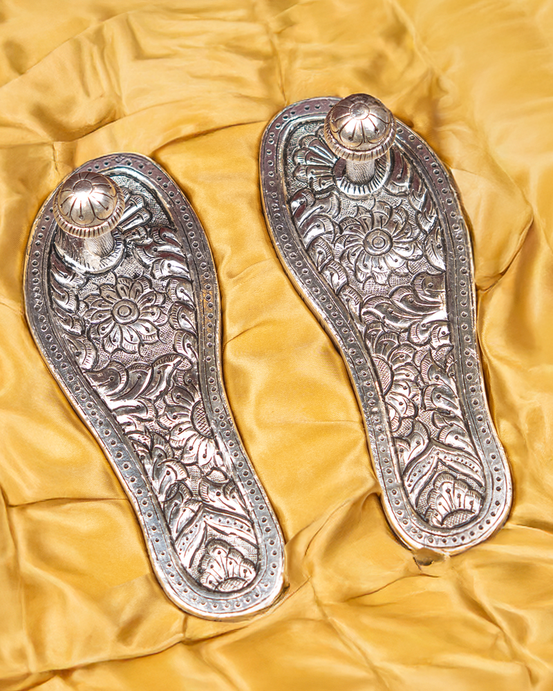 Silver Charan Paduka – Handcrafted Silver Paduka Gift Box for Divine Blessings & Prosperity